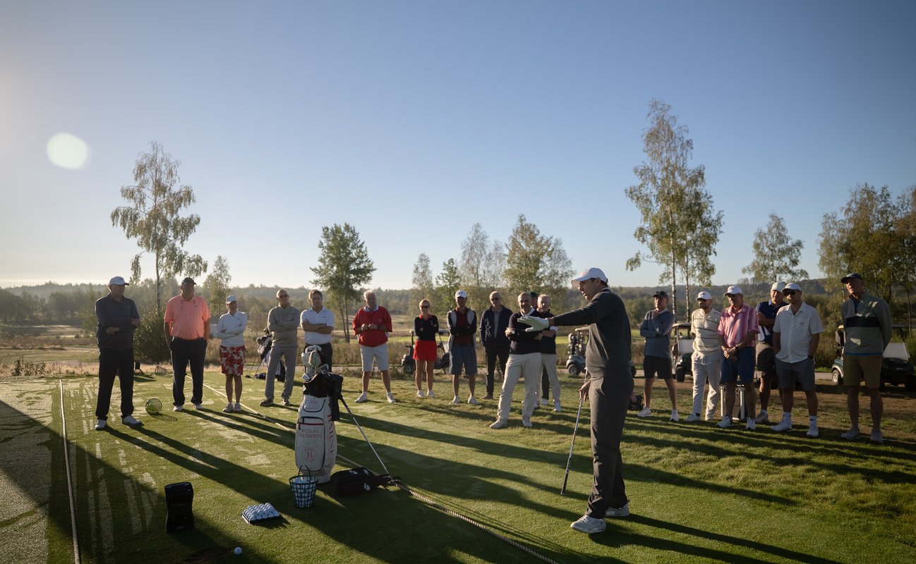 Nicolas Colsaerts hosts the clinic on the range at Bois d’Arlon